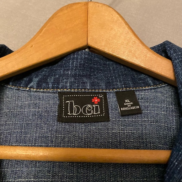 EUC Junior's Jean Jacket with two front pockets - Picture 3 of 7